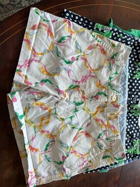 crown & ivy White Shorts with Multicolor Ring Print